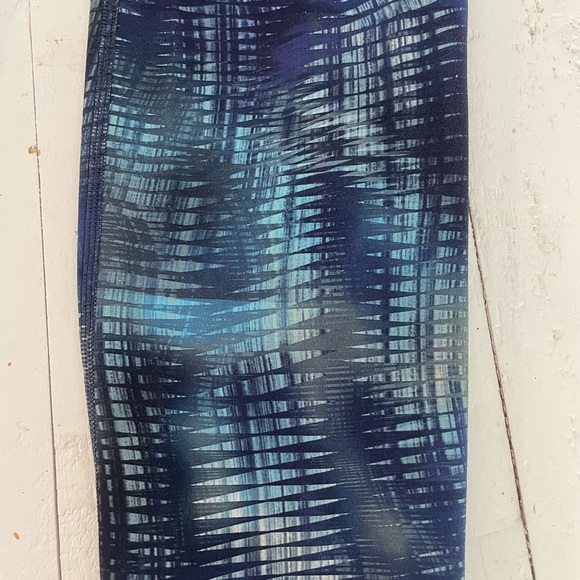 Lululemon Invigorate Legging 25” - Picture 7 of 11